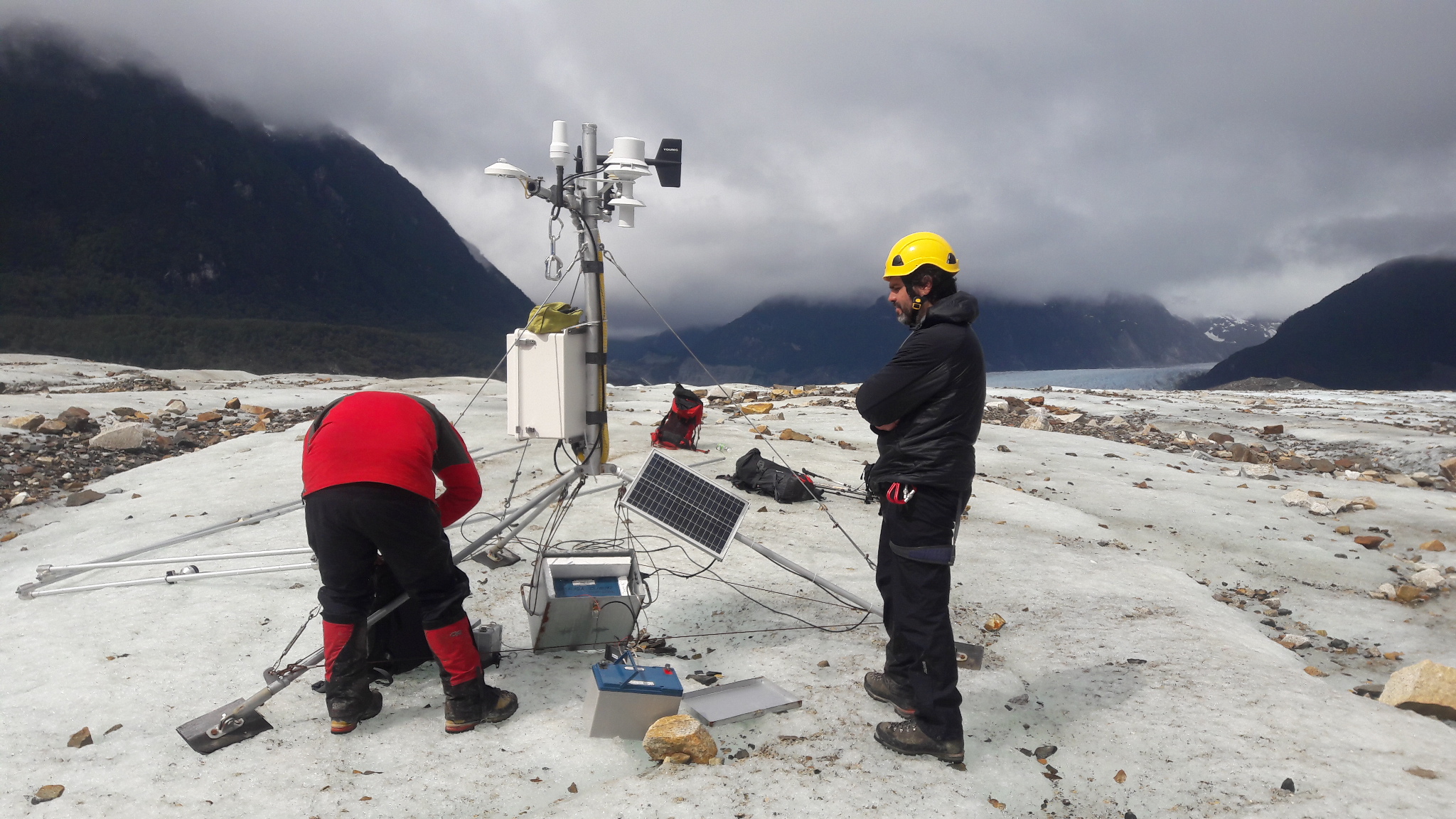 Dirección General de Aguas del MOP realizó mediciones en glaciar Exploradores