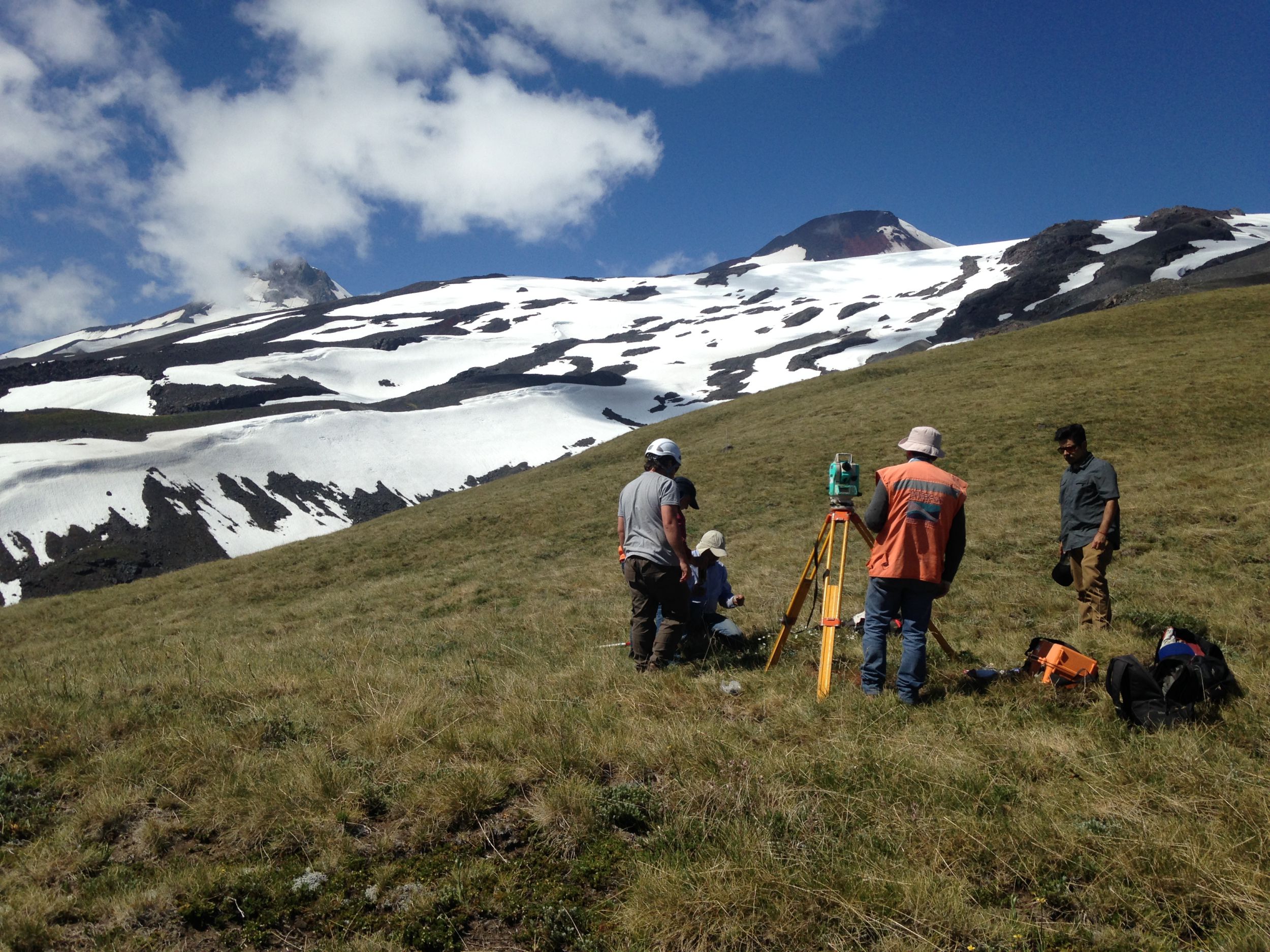 DGA instalará estaciones  en glaciares del complejo volcánico Mocho-Choshuenco
