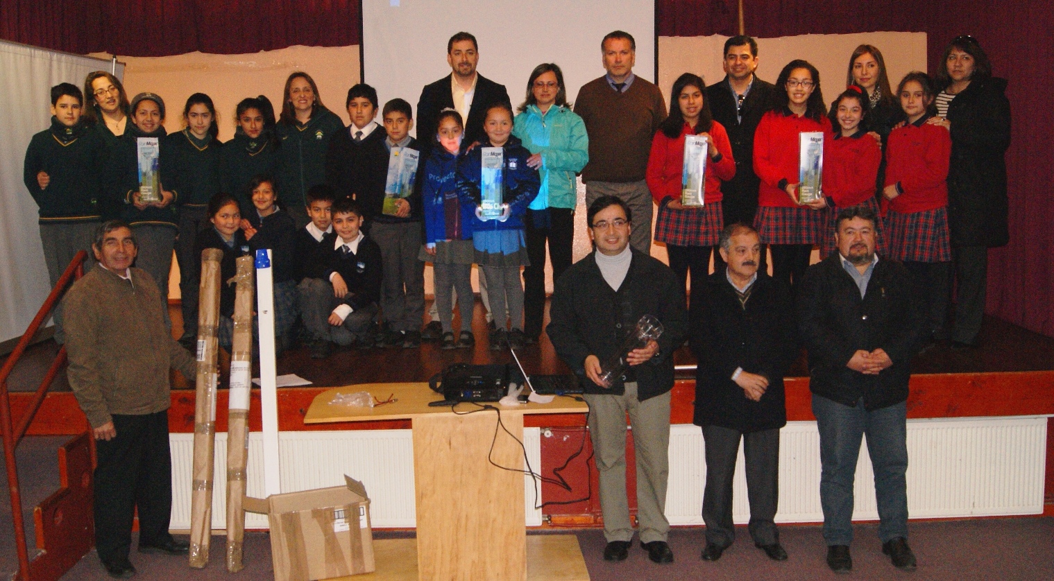 DGA entrega pluviómetros ciudadanos a colegios de Valdivia